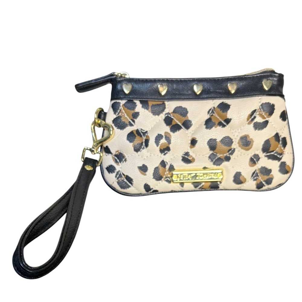 Betsey Johnson Tan Leopard Wristlet Quilted Heart Studs Women's OS‎ Makeup Bag